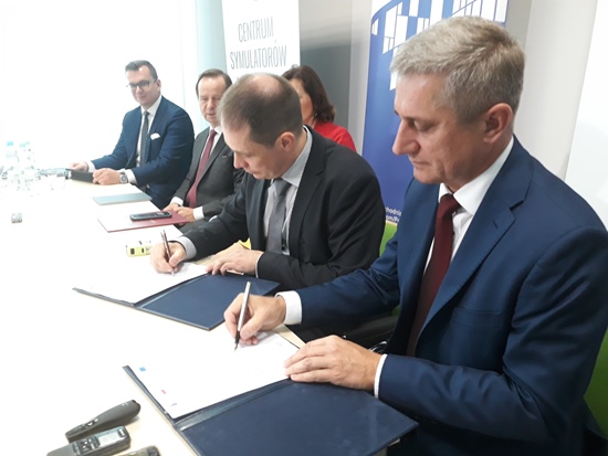 Podpisanie umowy o dofinansowanie projektu stworzenia Europejskiego Centrum Symulatorów Lotniczych